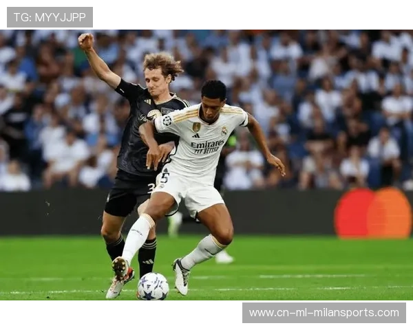 贝林厄姆远射打穿球门死角